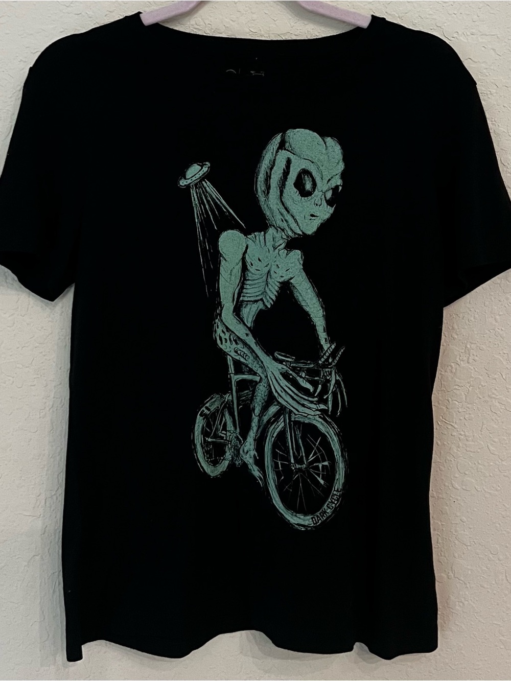 Dark Cycle Black Alien Graphic Tee - size M